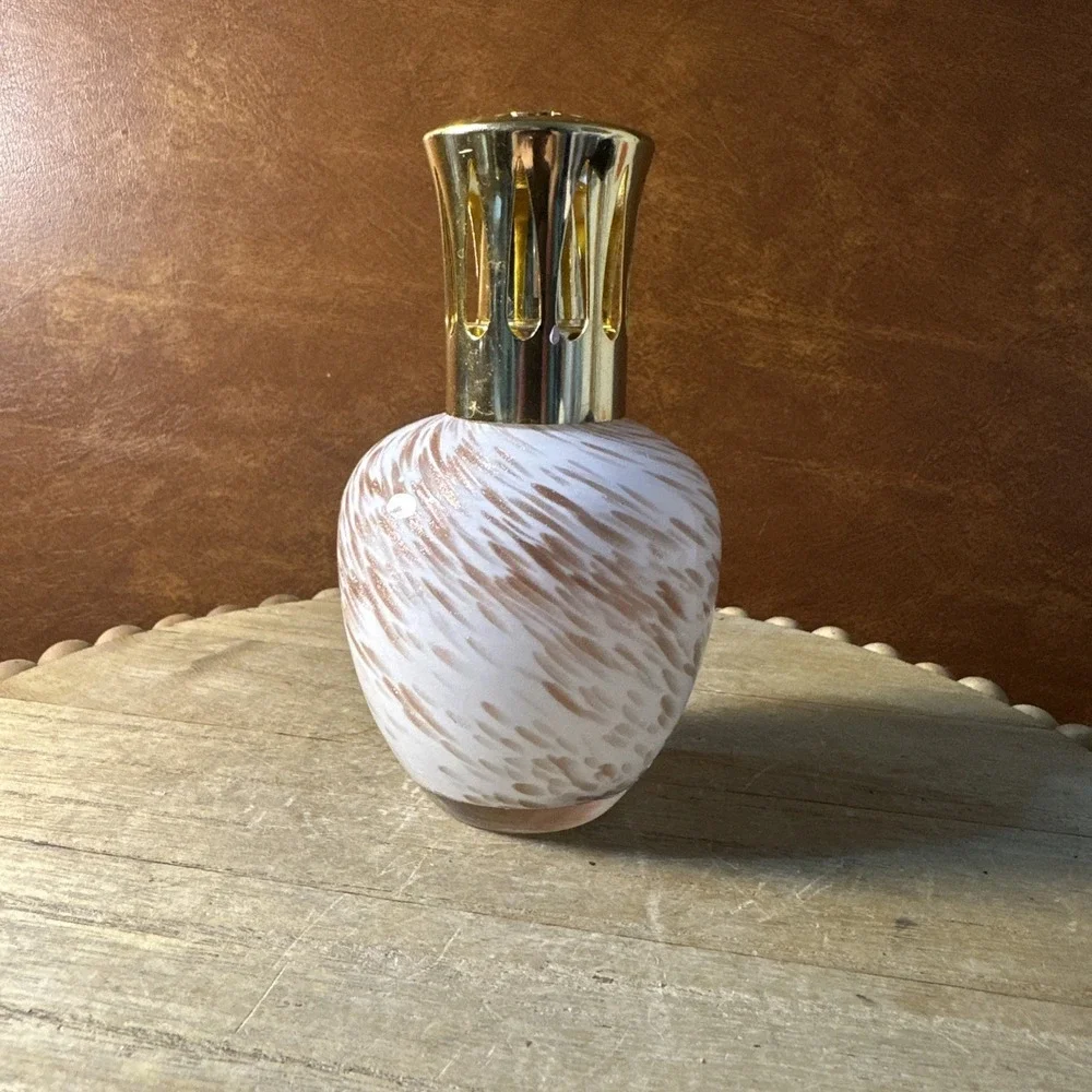CATALYTIC OIL LAMP GLASS WHITE WITH GOLD Swirly SPECKS simply Beautiful 5.5